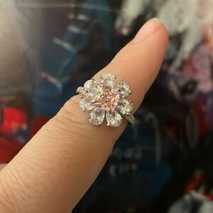SACKS FIFTH Ave Flower 🌸 Ring 💍 Size 7